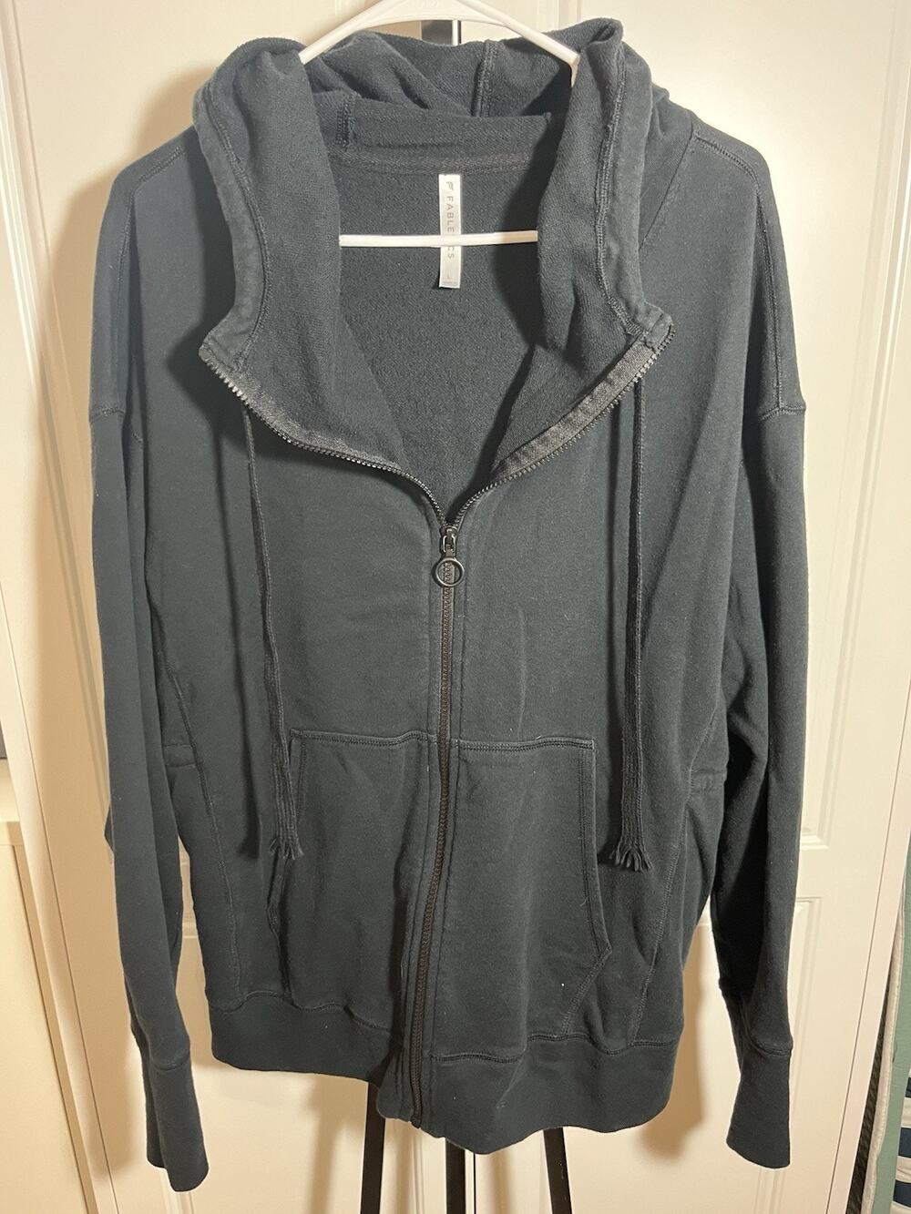 Fabletics Athletic Zip Up Jacket Waist Drawstring Inside Large Thumb Holes Black